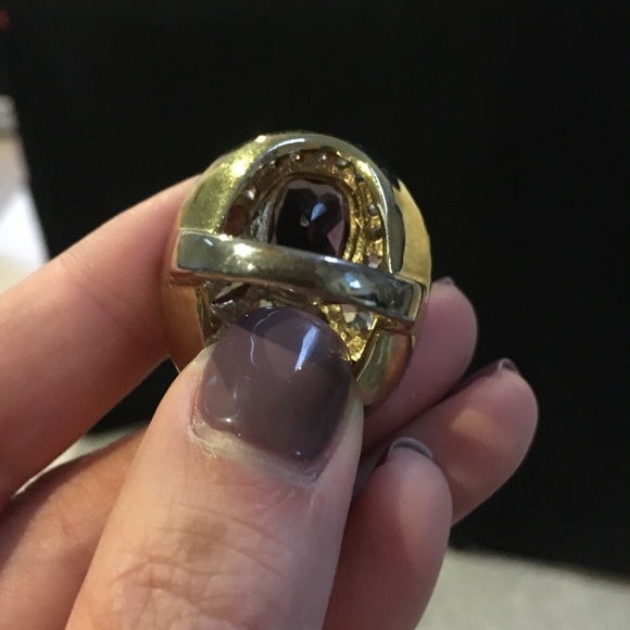 Bling bling gold statement ring with purple gem - Picture 5 of 7